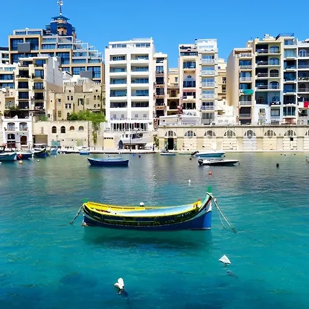 Urban Elegance 1br Gem In Gziras Hotspot * Gzira
