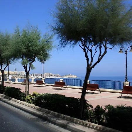 Urban Elegance 1br Gem In Gziras Hotspot * Gzira