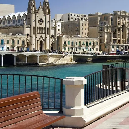 Urban Elegance 1br Gem In Gziras Hotspot *