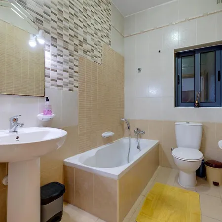 Urban Elegance 1br Gem In Gziras Hotspot * Gzira