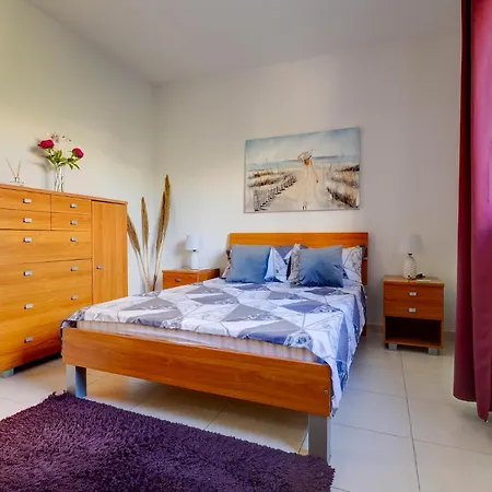 Urban Elegance 1br Gem In Gziras Hotspot Appartement Gzira