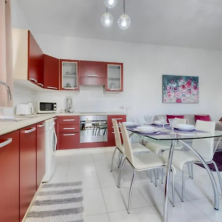 Urban Elegance 1br Gem In Gziras Hotspot Apartment *