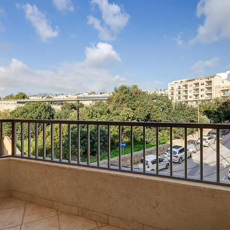 Urban Elegance 1br Gem In Gziras Hotspot
